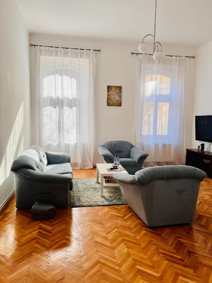 Apartment Friends Central Oradea Luaran gambar